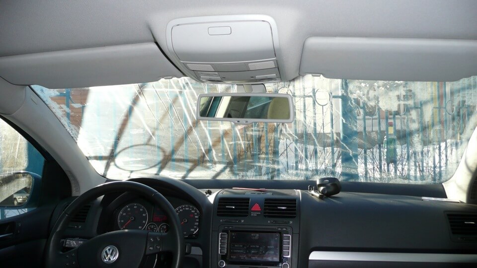 Чем приклеить зеркало заднего вида к лобовому стеклу автомобиля